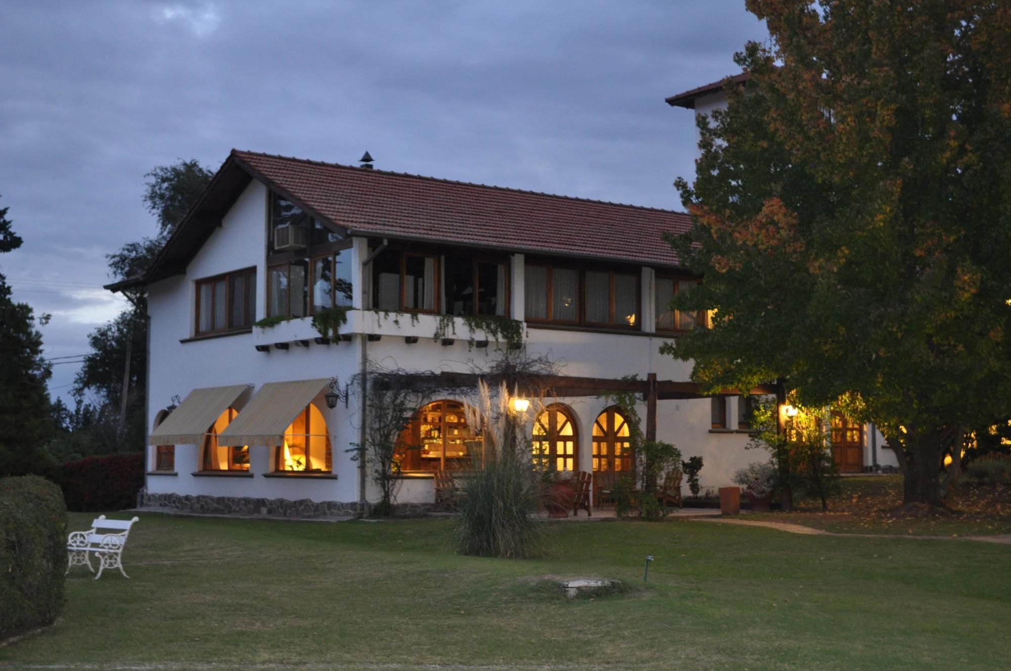 Hotel Bremen & Villa General Belgrano